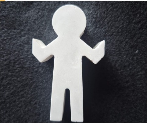Gipsgeluk traktatiefiguur Jongetje