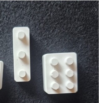 Gipsgeluk traktatiefiguur Legoblokjes
